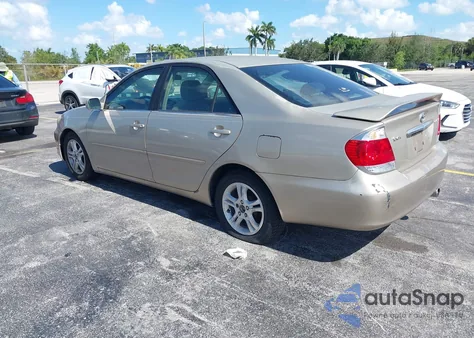 2005 Toyota Camry Le z USA, uszkodzony, nr VIN 4T1BE30K65U052726